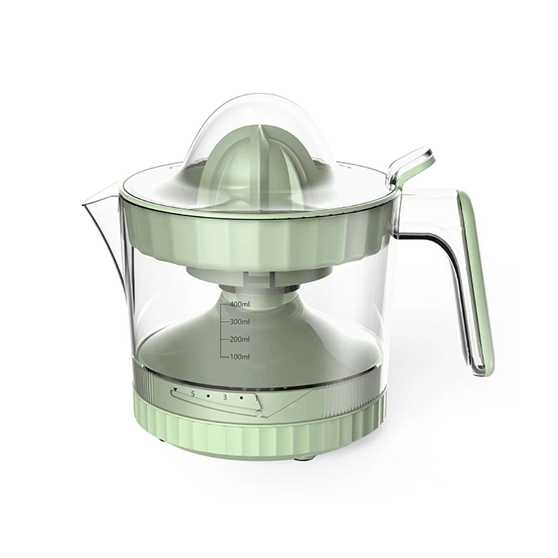 How efficient is the juicer at extracting juice from citrus fruits, minimizing waste?